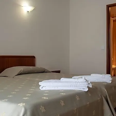 Hotel Peregrinos De By Umbral 2*